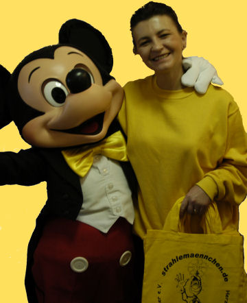 Joanna mit Mickeymaus
