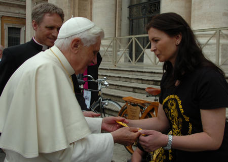 Papst Benedikt mit Joanna Junge